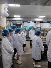 明厨亮灶展实力 舌尖美味共品鉴...
